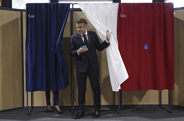 A co teď? tápou Francouzi. Výsledek voleb nenabízí žádnou jasnou většinu, Macrona čeká obtížné vyjednávání