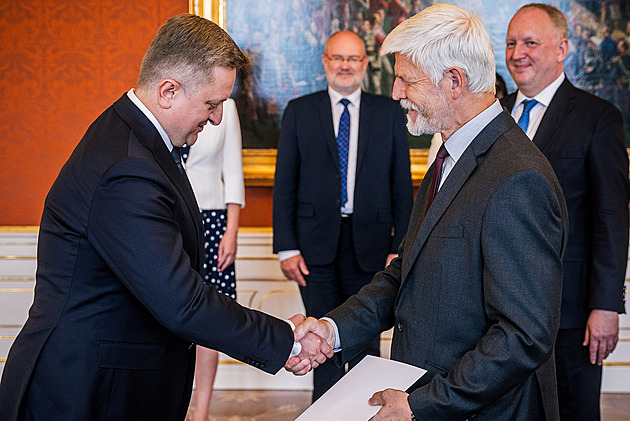 Ukrajina má v Česku nového velvyslance. Zvaryč předal pověřovací listiny