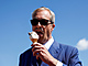 Pedseda strany Reform UK Nigel Farage si vychutnává zmrzlinu. (4. ervence...