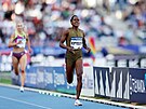 Ke�anka Faith Kipyegonová dobíhá do cíle v b�hu na 1500m.