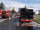 Po��r autobusu v Plzni na Skvr�anech nap�chal �kodu za 800 tis�c korun. (9....