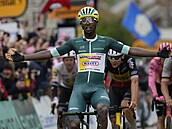 Eritrejský cyklista Biniam Girmay vyhrál na Tour de France hromadný spurt v 8....