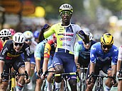 Biniam Girmay vítzí ve tetí etap Tour de France do Turína.