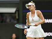Zklamaná Markéta Vondrouová v prvním kole Wimbledonu.