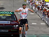 Slovinec Tadej Pogaar slaví vítzství ve tvrté etap Tour de France