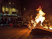 Francouztí hasii museli zasahovat pi protestech v Paíi. (1. ervence 2024)
