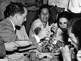 Nejprve vak pedeleme, jak vypadaly guatemalské poádky, s nimi se pu...