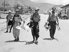 Vojenské jednotky puist si nevedly zdatn nikde. A se zdálo, e pevrat nemá...