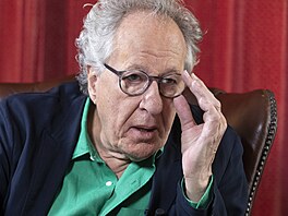 Oscarový herec Geoffrey Rush byl hostem Moniky Zav�elové v karlovarském vydání...