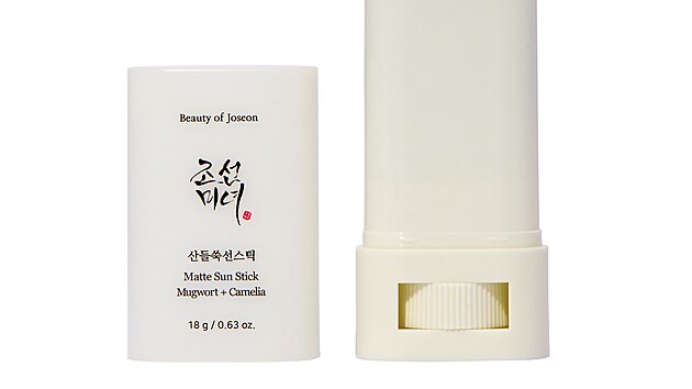 Opalovac� ty�inka Matte Sun Stick s v�ta�ky z kam�lie a pely�ku se vejde do ka�d� kapsy, poskytuje maxim�ln� ochranu proti �kodliv�mu UV z��en�. Cena 455 K�