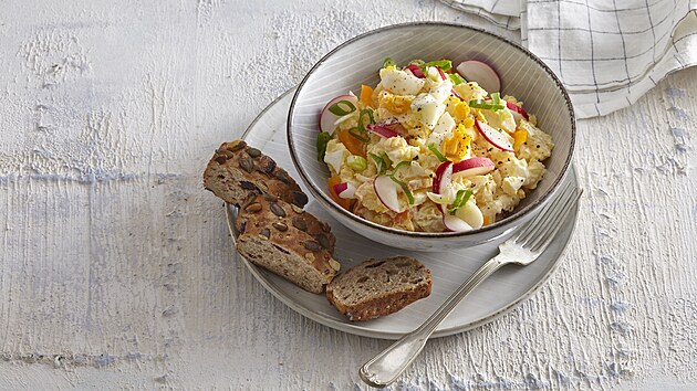 Vajíkový salát se zeleninou