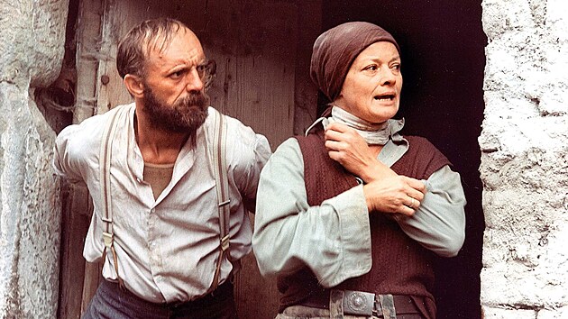 Slavn� Svobodovy filmy � Ladislav K�iv��ek a Jana Brejchov� v pov�le�n�m dramatu Z�nik samoty Berhof.