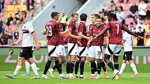 Spartalı Krasniqi etkilendi ve övgüyü duydu.  Ancak daha fazla takviyeye ihtiyacımız var, dedi Friis