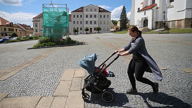 Zatmco restaurtoi opravuj sochu sv. Vclava na nmst Svobody, pokrvai a klempi pracuj na stee chrmu kaple sv. Vclava nedaleko odtud.