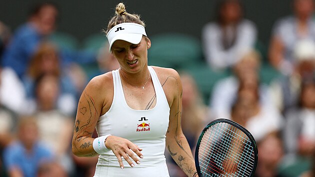 Mark�ta Vondrou�ov� v prvn�m kole Wimbledonu