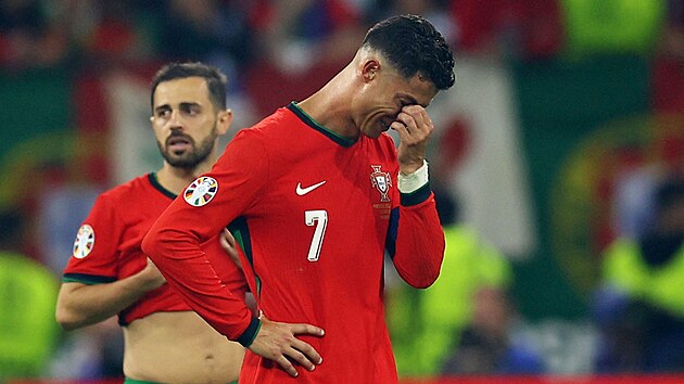 Plac kapitn Portugalska Cristiano Ronaldo po nepromnn penalt v...