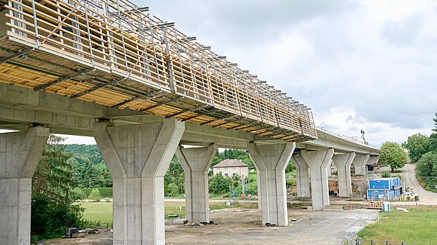 Pokraovn stavby dlnice na D49 u Frytku na Zlnsku. (ervenec 2024)