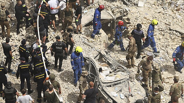 Rusk� �der zas�hl specializovanou d�tskou nemocnici Ochmatdyt v Kyjev�. (8. �ervence 2024)