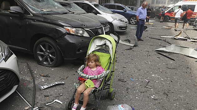 Rusk� �der zas�hl specializovanou d�tskou nemocnici Ochmatdyt v Kyjev�. (8. �ervence 2024)