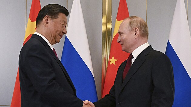 Prezidenti Ruska a ny Vladimir Putin a Si in-pching se v hlavnm mst...
