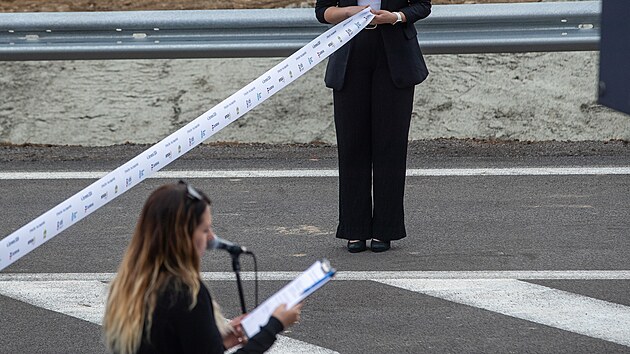 tyi pruhy msto dvou. Mezi Novm Borem a Svorem vznikla 3,5kilometrov dlnice za vce ne pl miliardy korun. Jej stavba trvala SD dva roky. (4. 7. 2024)