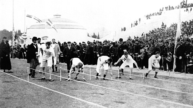 Start závodu na 100 metr na olympijských hrách v Aténách 1896.