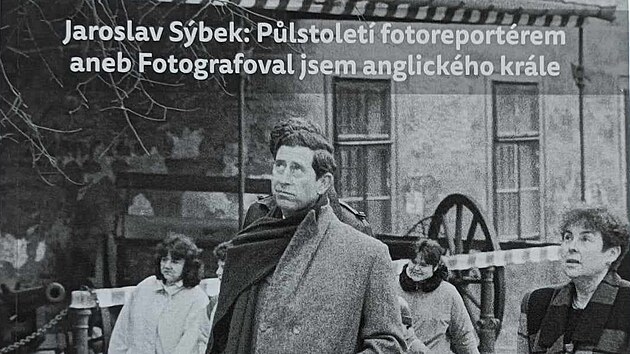 Letos Jaroslavu Sbkovi vyla tak kniha pln fotografi, na oblce je prv snmek s princem Charlesem v eskm Krumlov.