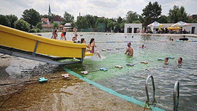 Na Vysoin si pijdou na sv i milovnci koupn bez chloru. Zavtat mohou napklad na prodn koupalit Malvny v estitiscov Teti.