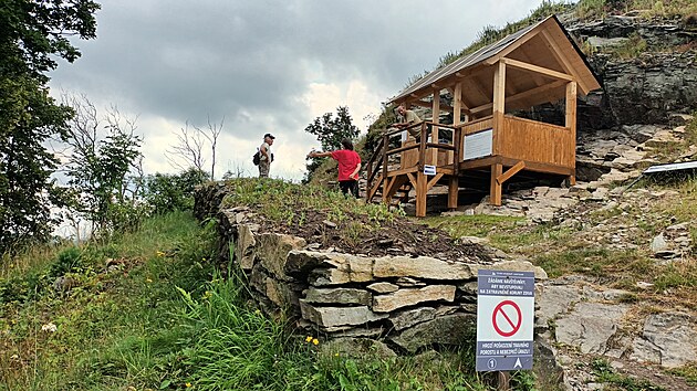 Hrad Kalich na vysok�m vrchu nad T�ebu��nem zalo�il roku 1421 jako sv� osobn� s�dlo Jan �i�ka z Trocnova. Po �esti stalet�ch se na b�val� �i�k�v hrad vrac� �ivot.