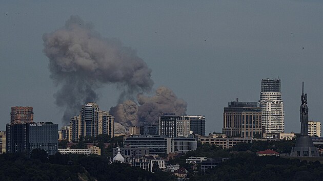 Slajc kou z centra ukrajinskho Kyjeva po ruskm toku. (8. ervence 2024)