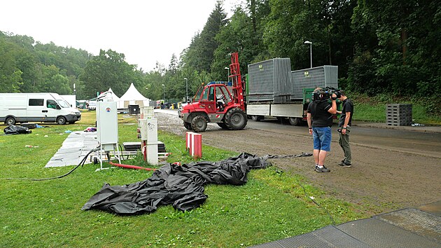 Na festivalu v Jihlav bylo pi pdu nafukovacho stanu zranno 17 lid. Dalch 17 astnk Vysoina festu dorazilo pozdji na oeten do nemocnice. (7. ervence 2024)