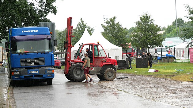 Na festivalu v Jihlav bylo pi pdu nafukovacho stanu zranno 17 lid. Dalch 17 astnk Vysoina festu dorazilo pozdji na oeten do nemocnice. (7. ervence 2024)