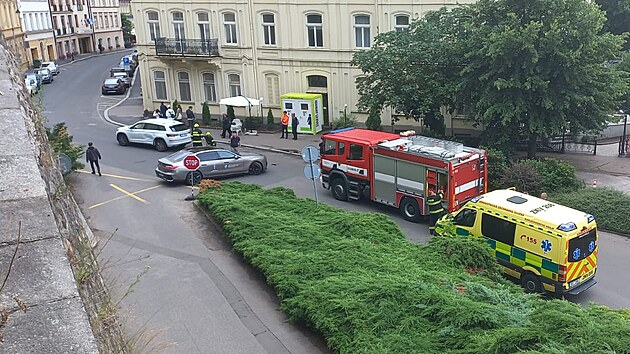 Festivalov BMW se v Karlovch Varech stetlo s jinm osobnm automobilem znaky koda. (4. ervence 2024)