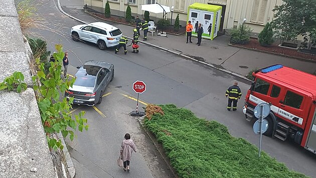 Festivalov BMW se v Karlovch Varech stetlo s jinm osobnm automobilem znaky koda. (4. ervence 2024)