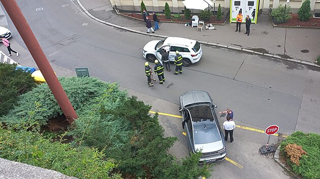 Festivalov BMW se v Karlovch Varech stetlo s jinm osobnm automobilem znaky koda. (4. ervence 2024)