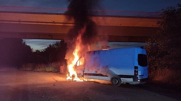 Pi rannm poru dodvky v Sokolov plameny zashly motorovou st vozidla a kabinu. (8. ervence 2024)