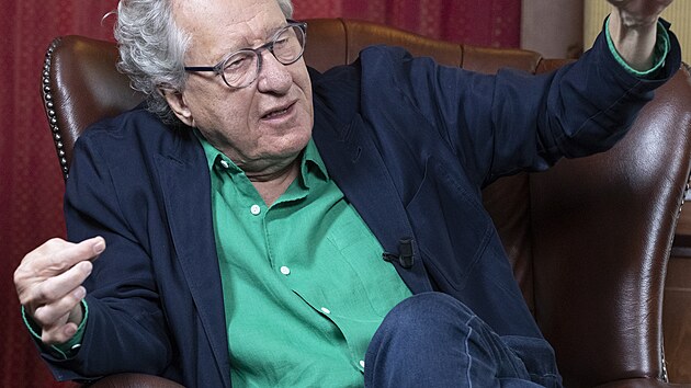 Oscarov� herec Geoffrey Rush byl hostem Moniky Zav�elov� v karlovarsk�m vyd�n� po�adu Rozst�el (3. �ervence 2024).