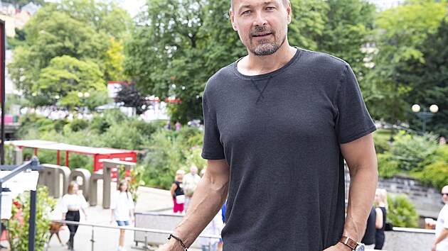 Producent a reisr Petr Jkl na karlovarskm festivalu (30. ervna 2024)