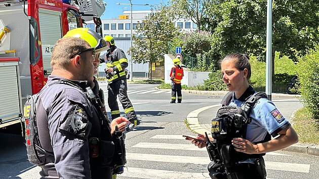 Prask policie zasahuje v ulici Skuteckho v epch, kde se dopoledne ozval vstel. Ptr po stelci. (6. ervence 2024)