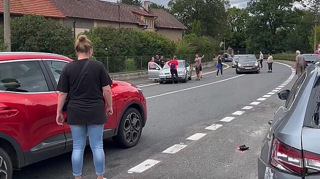 idi Volkswagenu boural v obci ernny u Kutn Hory. Narazil do stojc kody Superb, jej posdka uvnit natst nebyla. (5. ervence 2024)