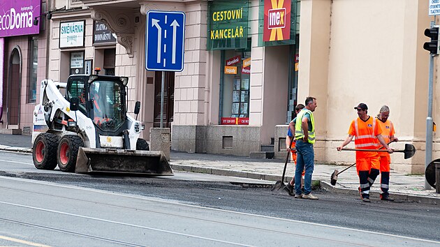 Na Klatovsk td v Plzni zaaly velk opravy. Prce a souvisejc omezen dopravy potrvaj cel letn przdniny. (5. ervence 2024)