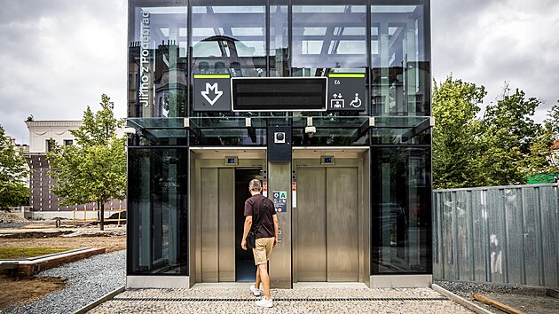 Ve stanici metra Jiho z Podbrad zprovoznili vtahy (2. ervence 2024)
