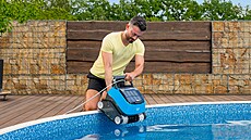 Automatický bazénový vysava� Azuro Warrior p�iná�í �irokou �kálu usnadn�ní p�i...