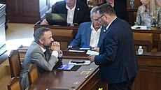 Pokra�uje �ádná sch�ze Sn�movny. Na snímku ministr pro v�du Marek �ení�ek...