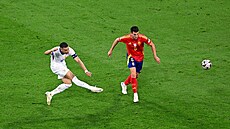 Kylian Mbappé z Francie stílí v semifinále se panlskem.