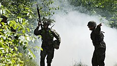 Poltí dobrovolníci se v Nowogrodu úastní letního kurzu Prázdniny s armádou,...