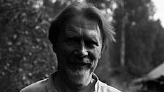 Portrét smyleného ruského básníka Gennadije Rakitina, který vytvoila umlá...