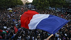 Francouzi vyli po vyhláení pedbných výsledk voleb do ulic (7. ervence...