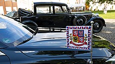 Výstava aut �eských prezident� na zámku v Lánech