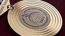 Medaile pro mistrovství svta v rýování zlata ve Zlatých Horách v roce 2024.